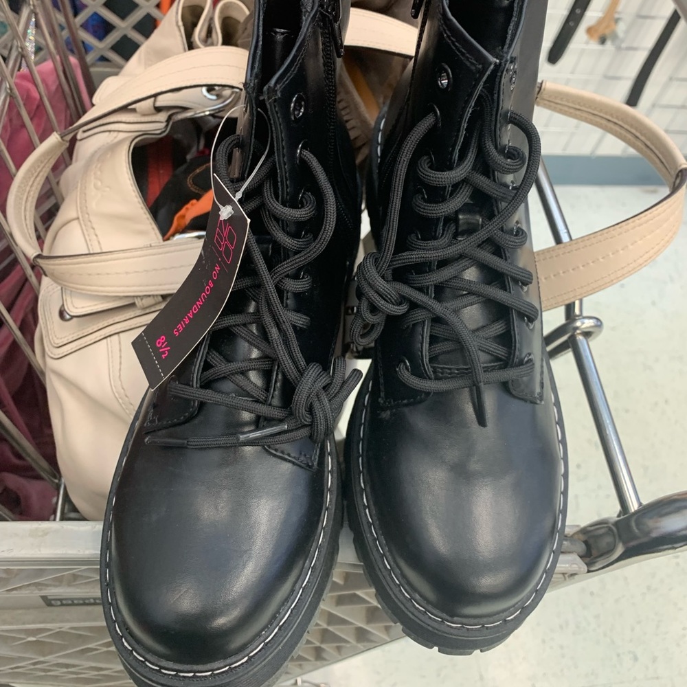 No Boundaries ladies Combat Boots